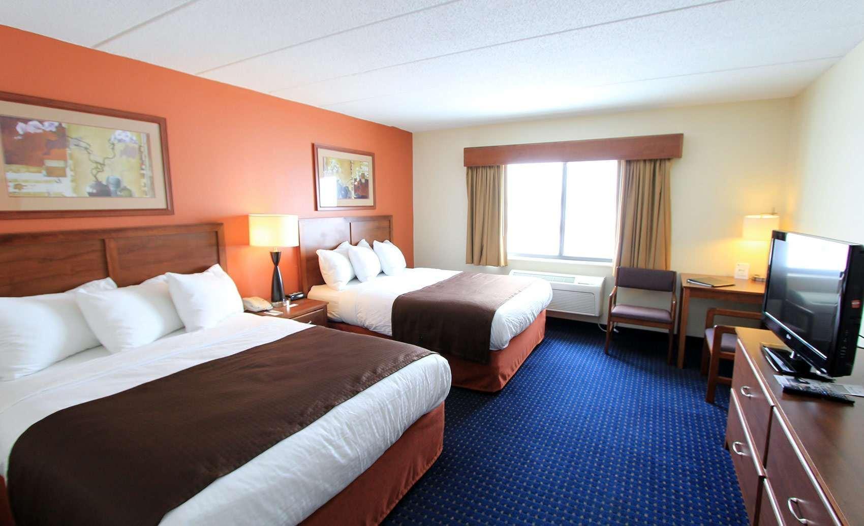 Americinn By Wyndham Cedar Rapids Airport Bagian luar foto