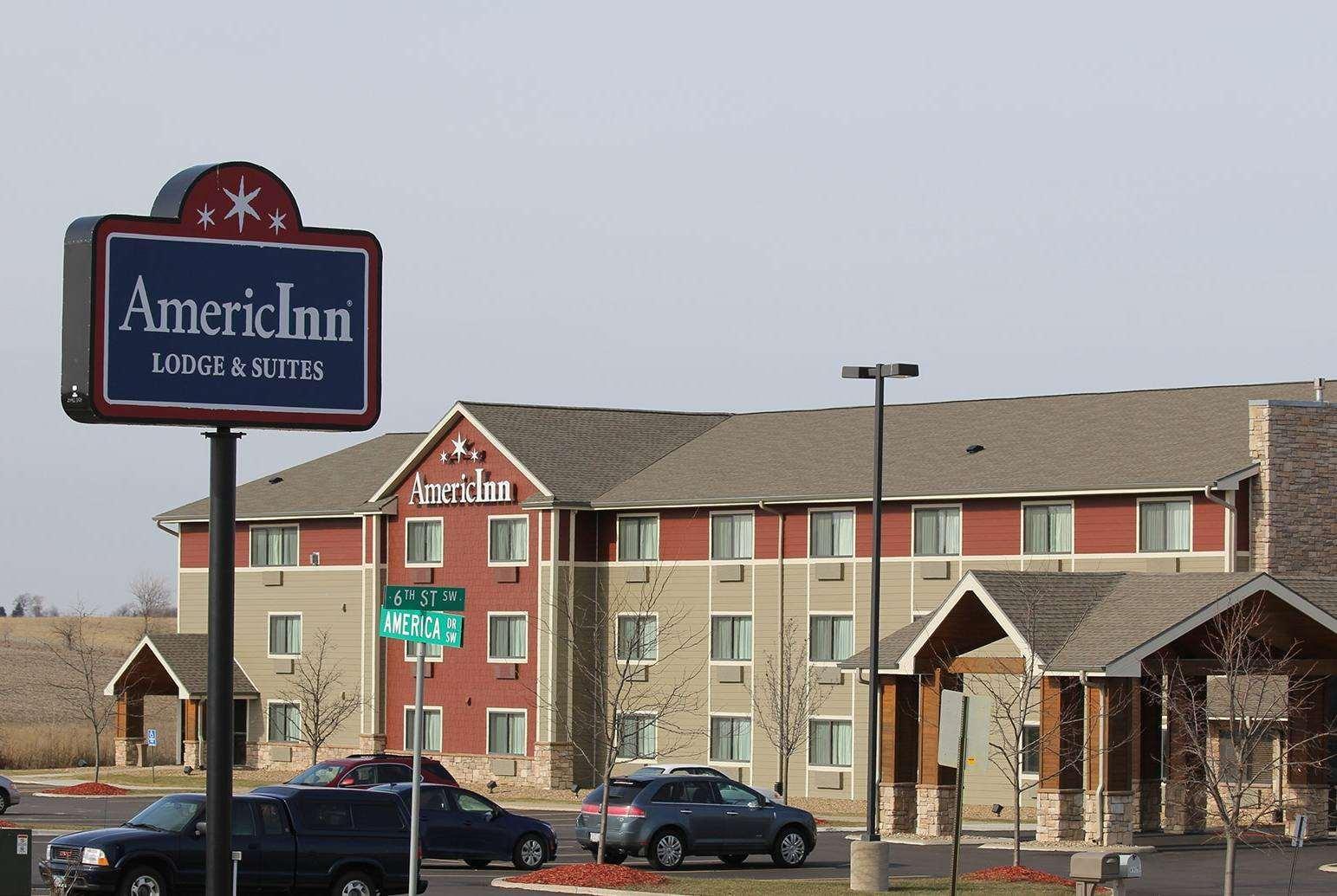 Americinn By Wyndham Cedar Rapids Airport Bagian luar foto
