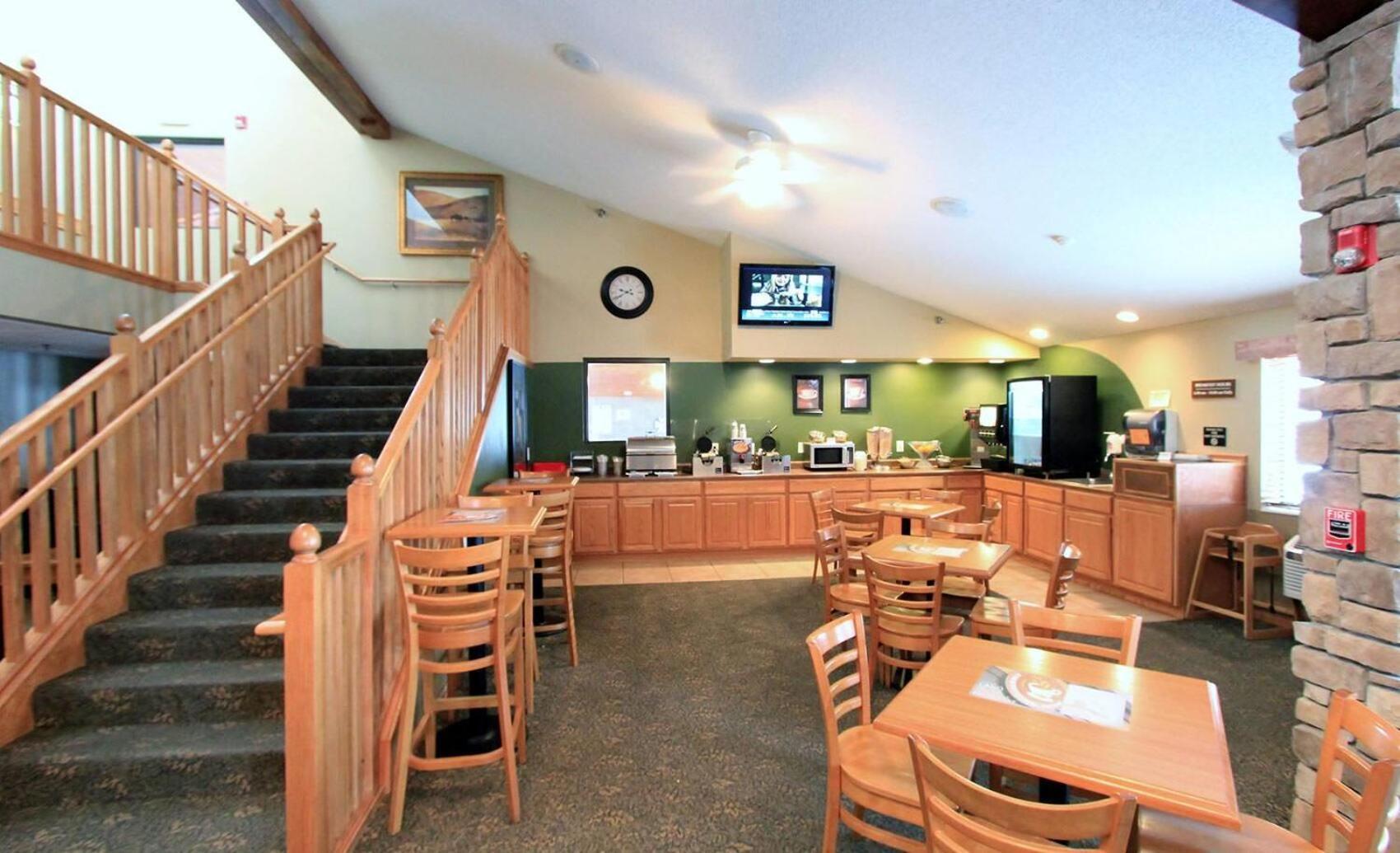 Americinn By Wyndham Cedar Rapids Airport Bagian luar foto