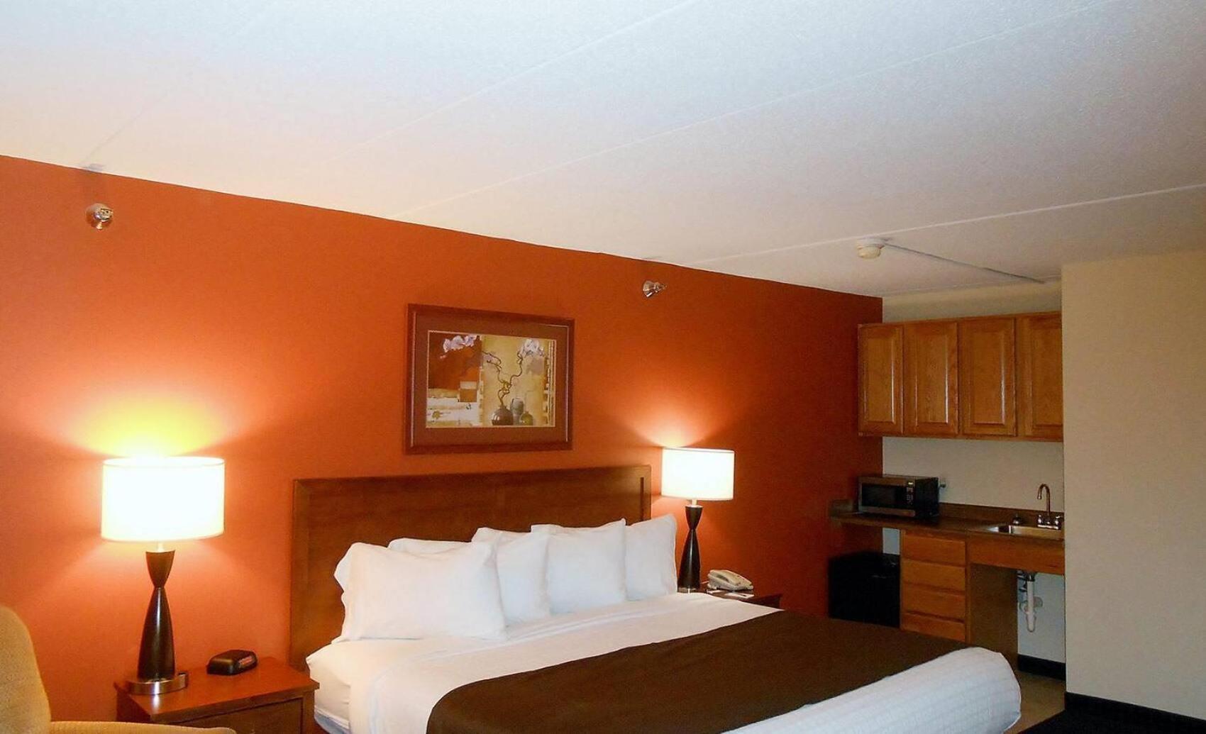 Americinn By Wyndham Cedar Rapids Airport Bagian luar foto