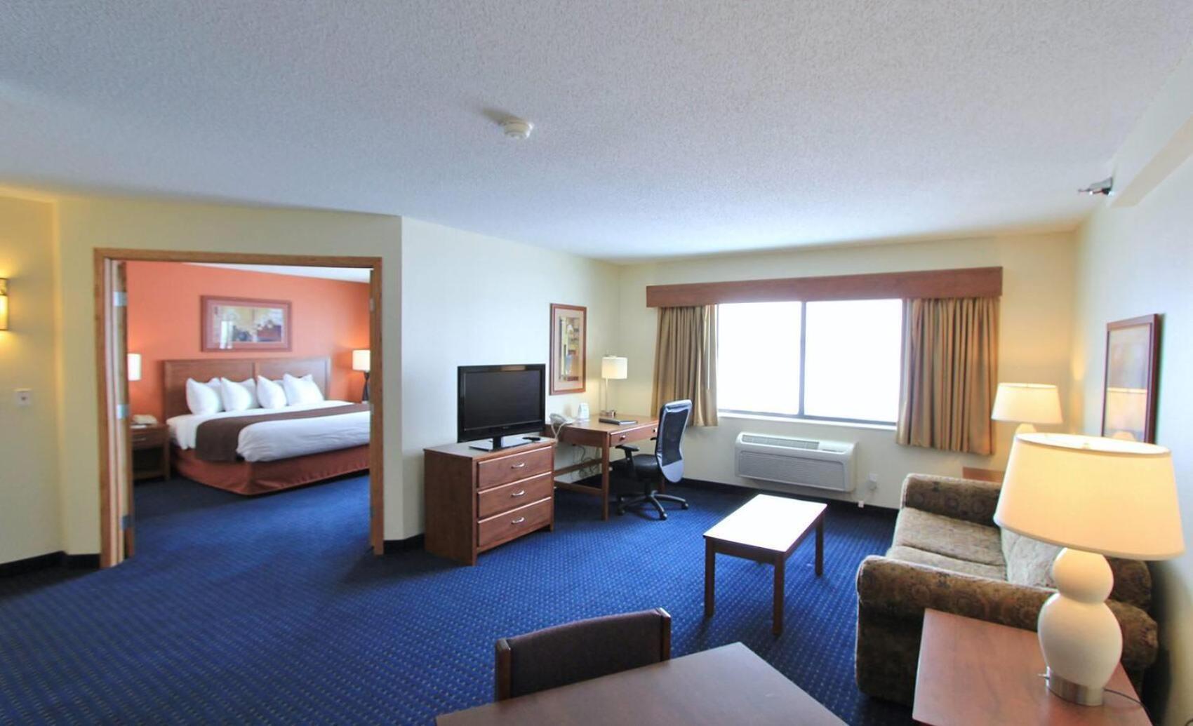 Americinn By Wyndham Cedar Rapids Airport Bagian luar foto