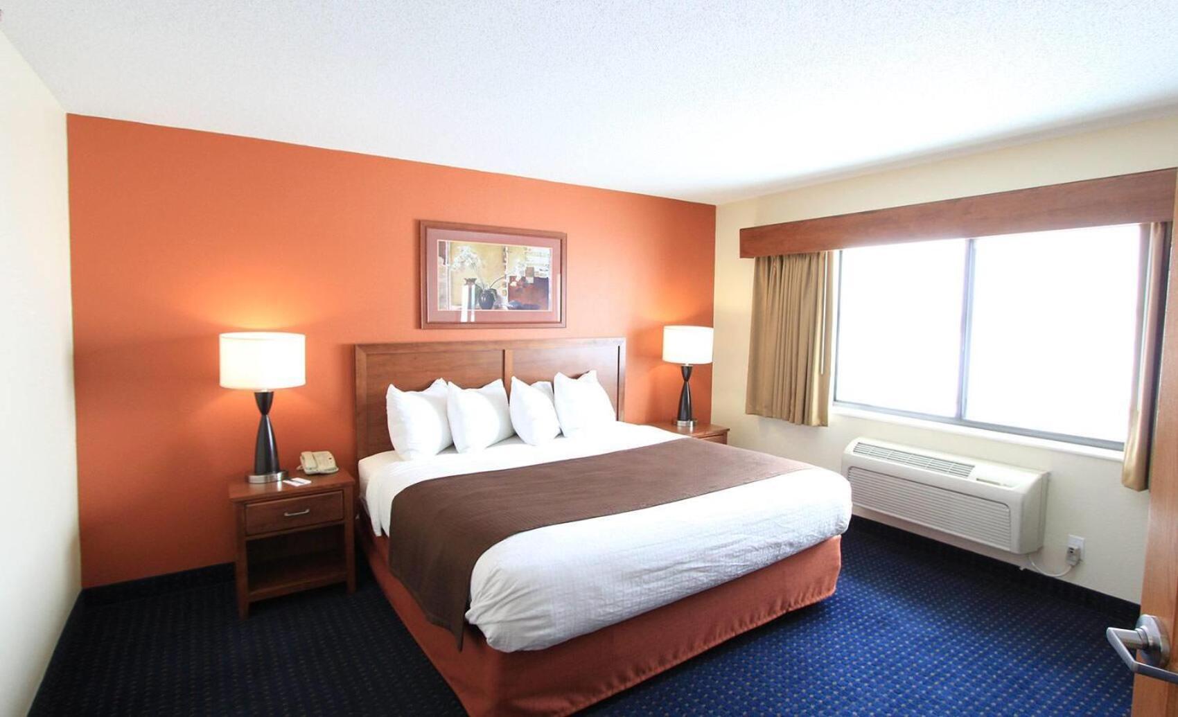 Americinn By Wyndham Cedar Rapids Airport Bagian luar foto