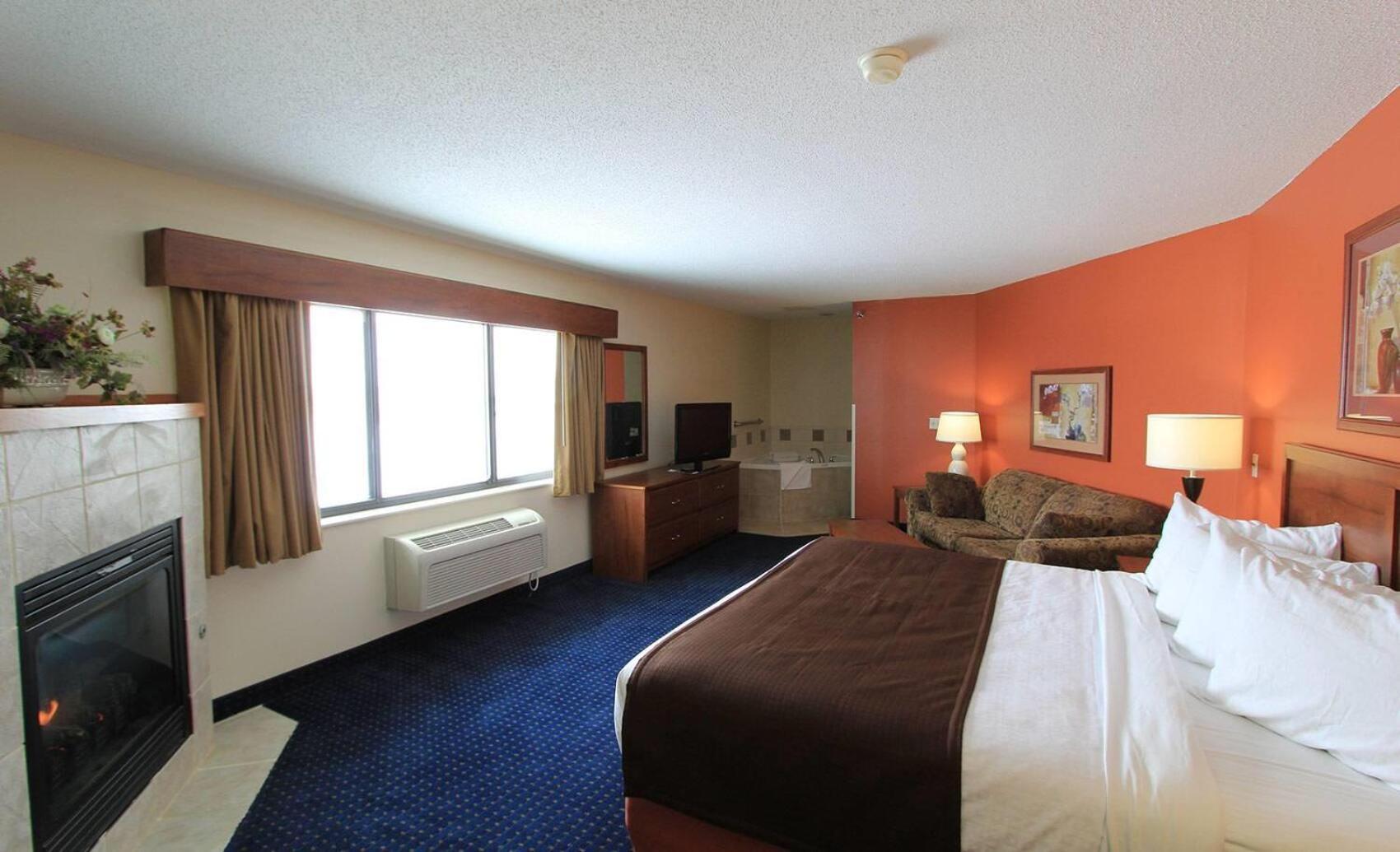 Americinn By Wyndham Cedar Rapids Airport Bagian luar foto
