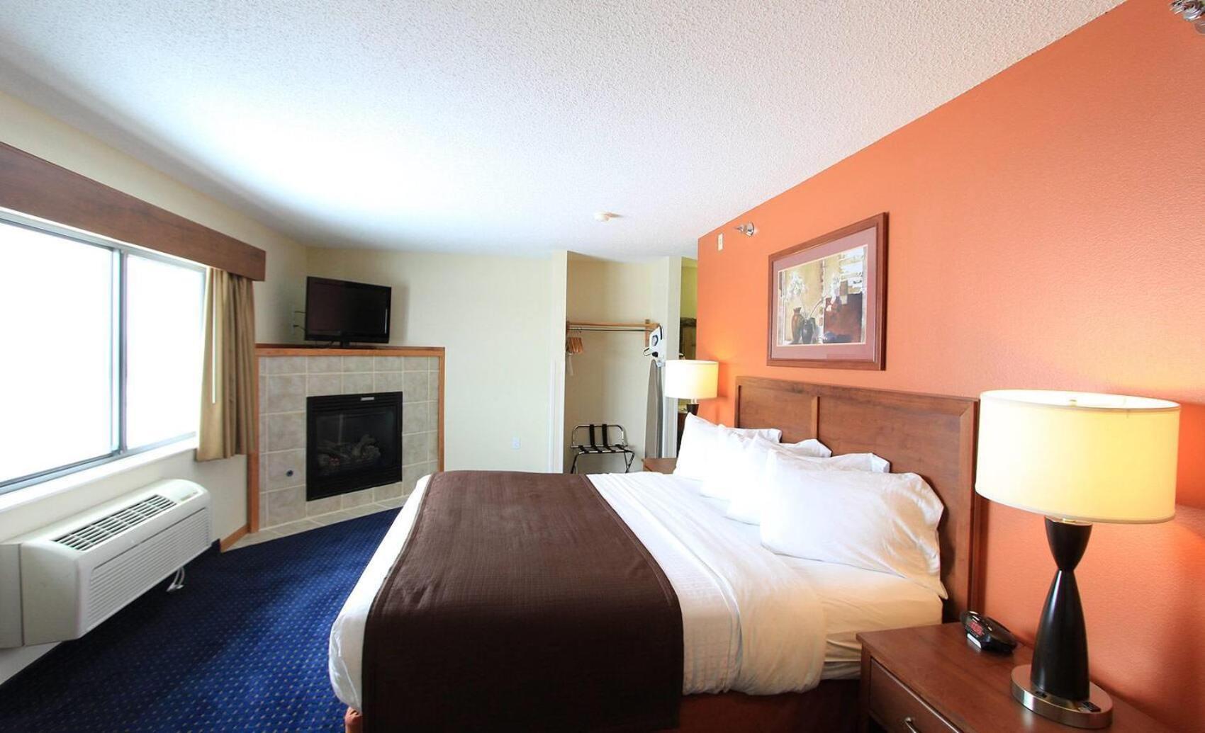Americinn By Wyndham Cedar Rapids Airport Bagian luar foto