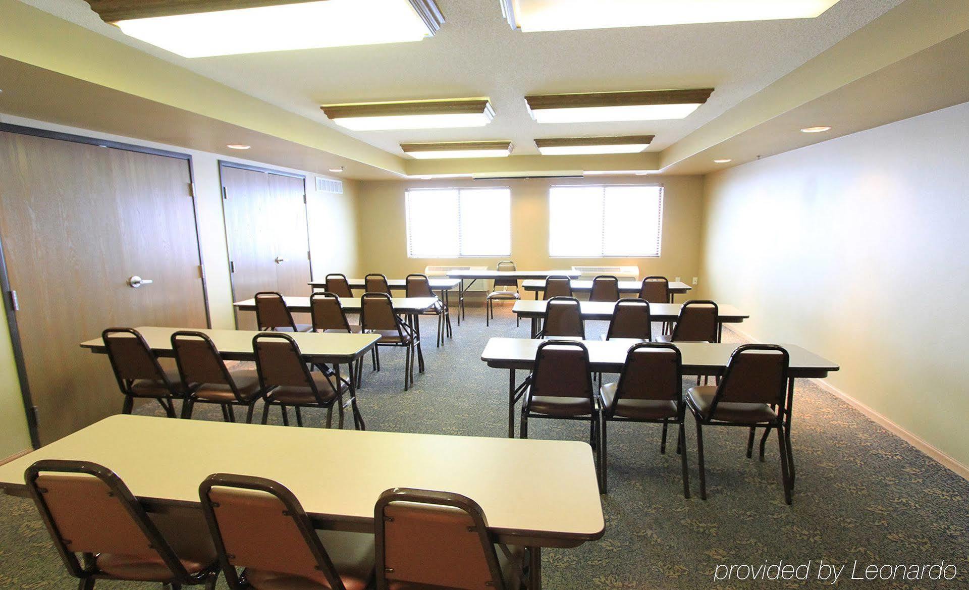 Americinn By Wyndham Cedar Rapids Airport Bagian luar foto