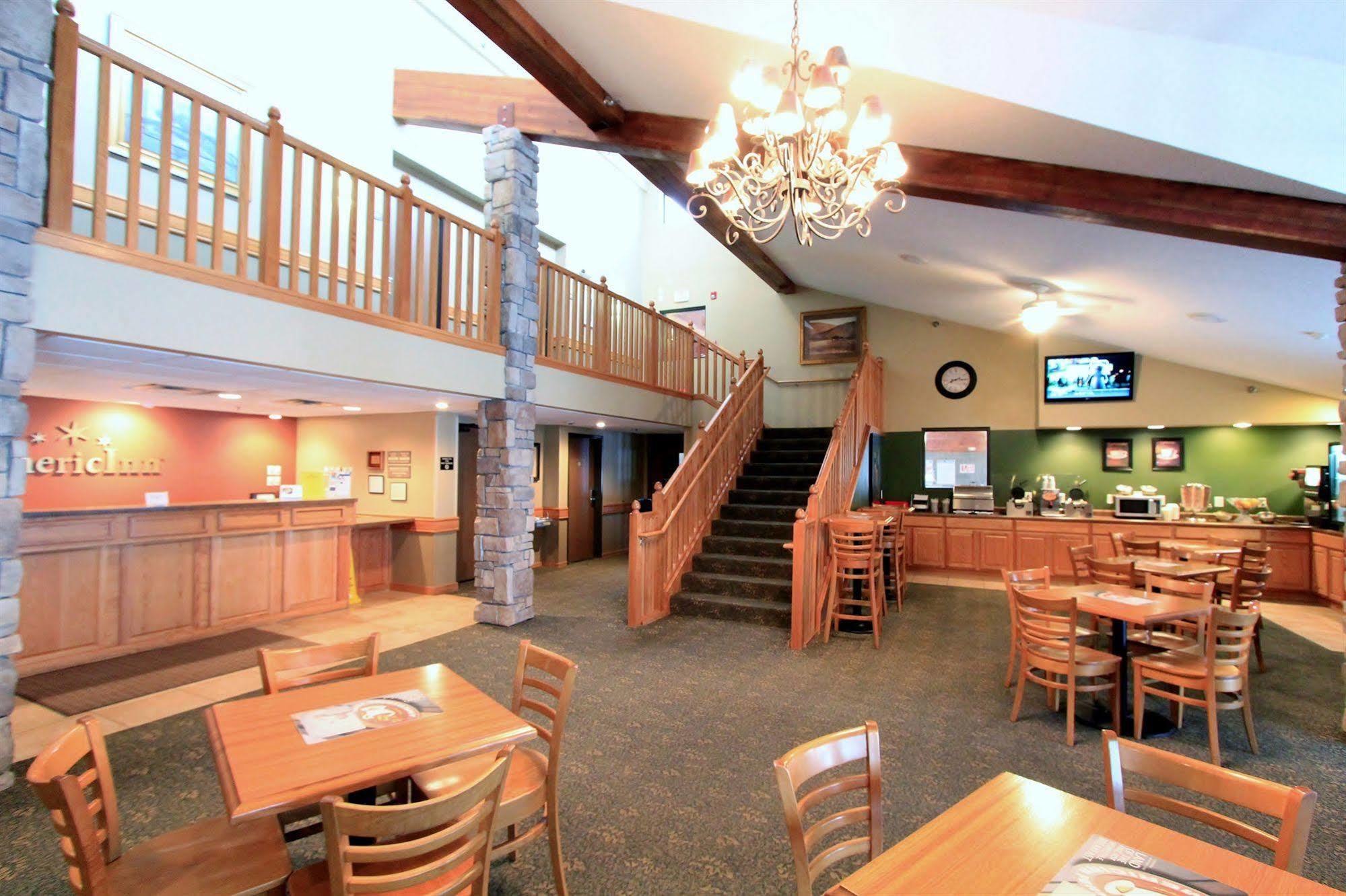 Americinn By Wyndham Cedar Rapids Airport Bagian luar foto