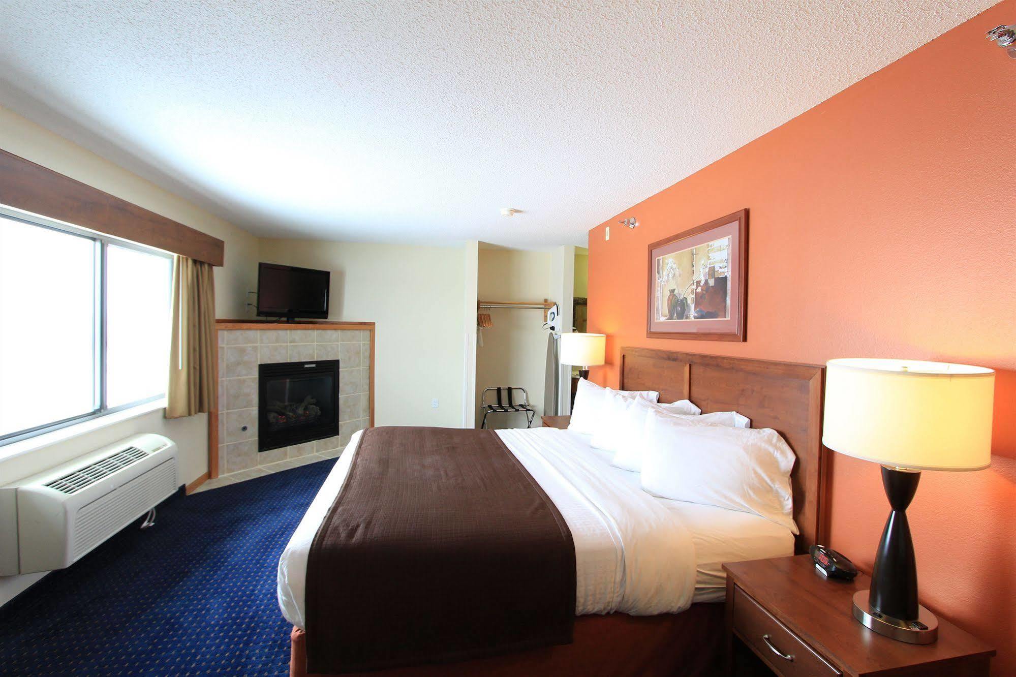 Americinn By Wyndham Cedar Rapids Airport Bagian luar foto