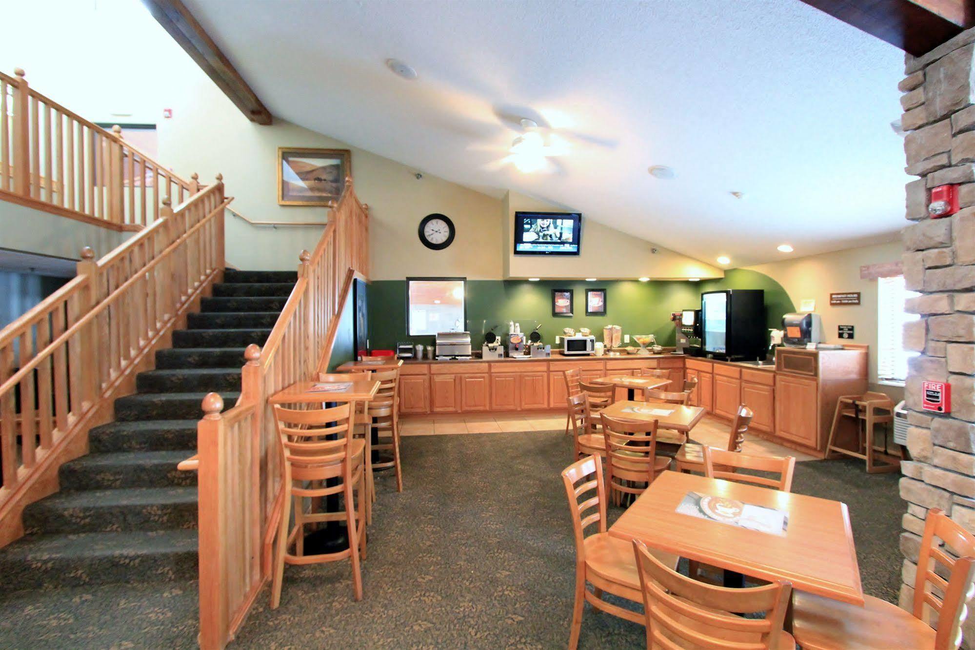 Americinn By Wyndham Cedar Rapids Airport Bagian luar foto