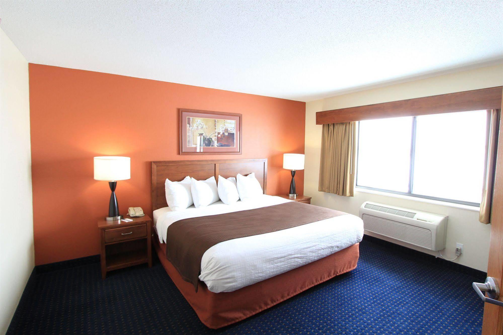 Americinn By Wyndham Cedar Rapids Airport Bagian luar foto
