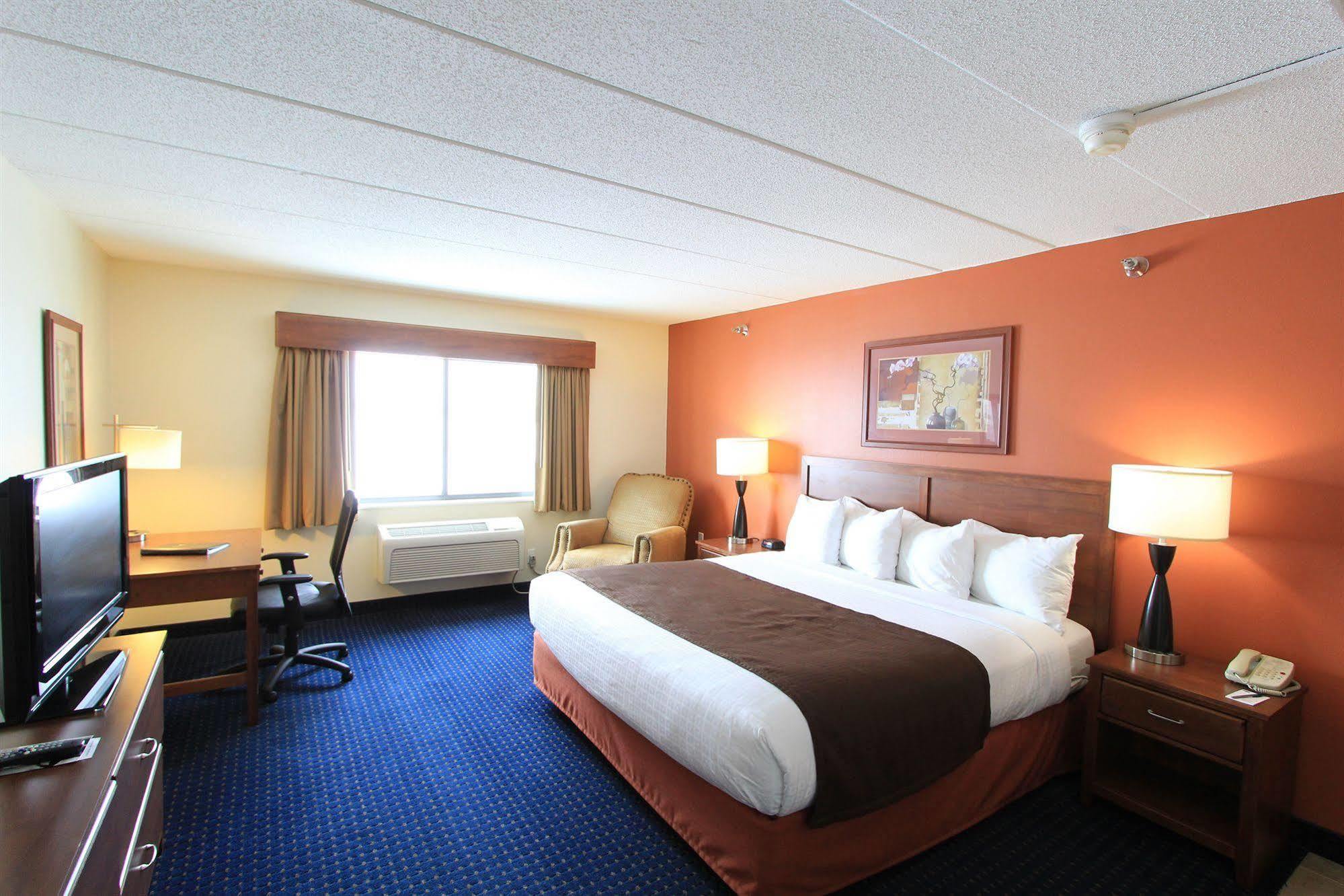 Americinn By Wyndham Cedar Rapids Airport Bagian luar foto